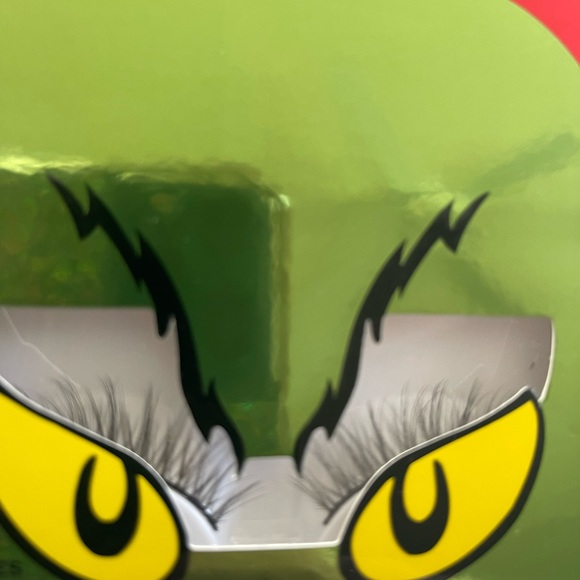 Revolution make up The Geinch false eyelashes brand new - Picture 2 of 2